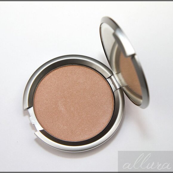 LORAC: Perfectly Lit Oil Free Luminizing Powder in Spolight - Picture 10 of 11